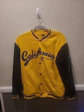 Romwe Mens XS Varsity Jacket California Black And Yellow Letterman Jacket